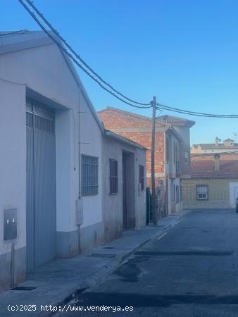 ALQUILER NAVE EN CALLE PRINCIPAL DE CHURRIANA DE LA VEGA - GRANADA