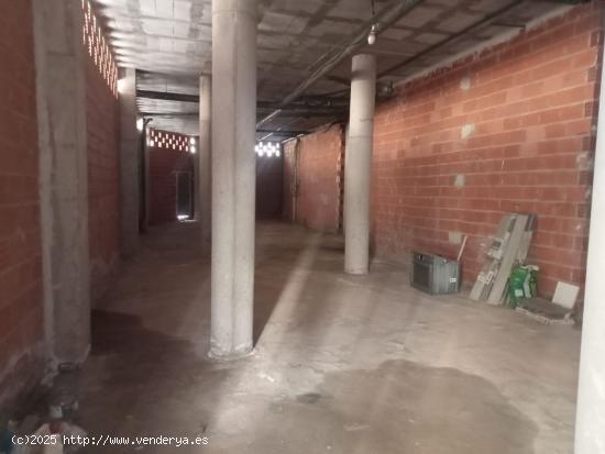 SE VENDE LOCAL COMERCIAL EN ESQUINA ZONA CENTRO DE TORREVIEJA - ALICANTE