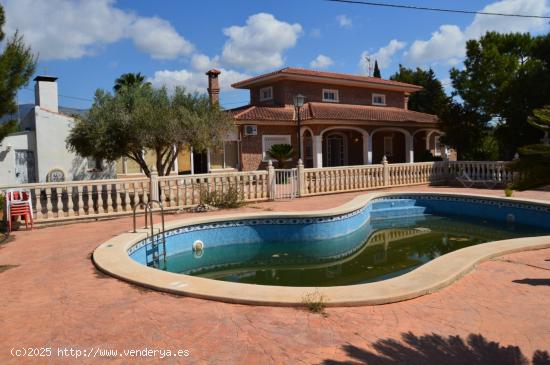 CHALET EN PARTIDA DE CAMPILLOS DE 525M2 Y PARCELA DE 10.600M2. PRECIO 390.000-€ - ALICANTE