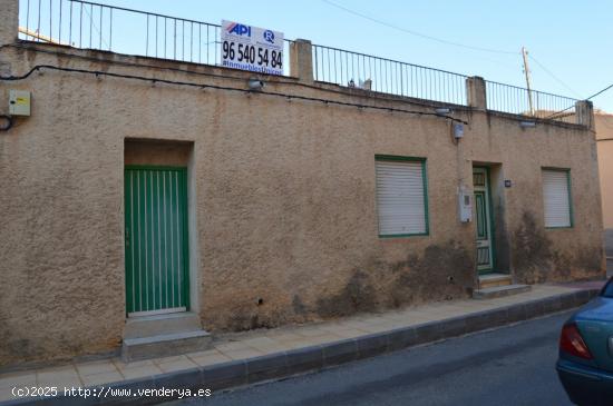 CASA SOLAR EN LA APARECIDA - ALICANTE