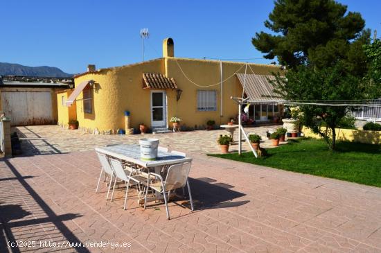 CHALET CON PISNA ZONA CAMPILLO - ALICANTE