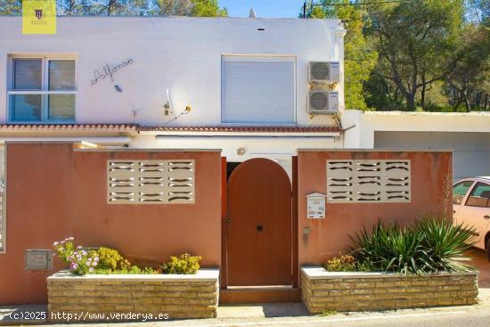  CHALET ADOSADO ESQUINERO CON BARBACOA Y GARAJE - TARRAGONA 