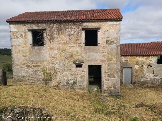 Conjunto de viviendas semirestauradas en Baio - A CORUÑA