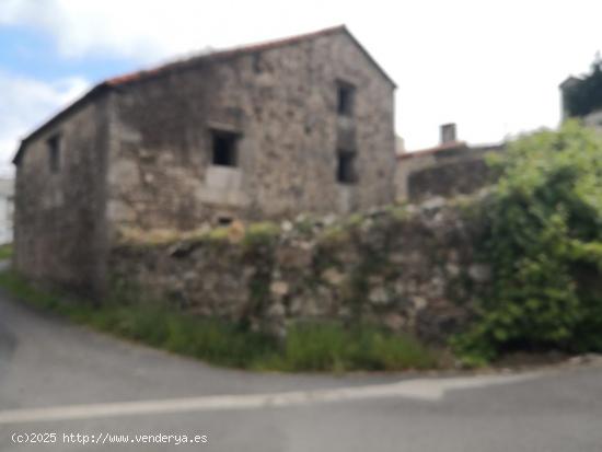 Conjunto de viviendas semirestauradas en Baio - A CORUÑA