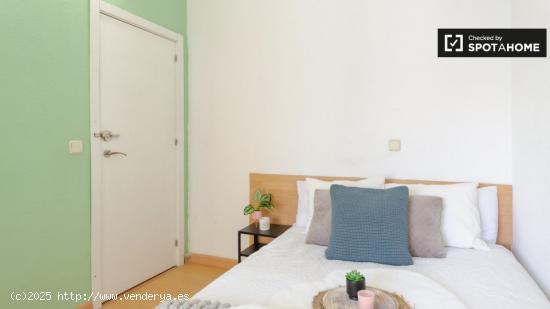 Habitación soleada con calefacción en un apartamento de 8 habitaciones, La Latina - MADRID