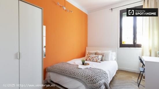 Habitación acogedora con armario independiente en un apartamento de 8 dormitorios, Sol - MADRID