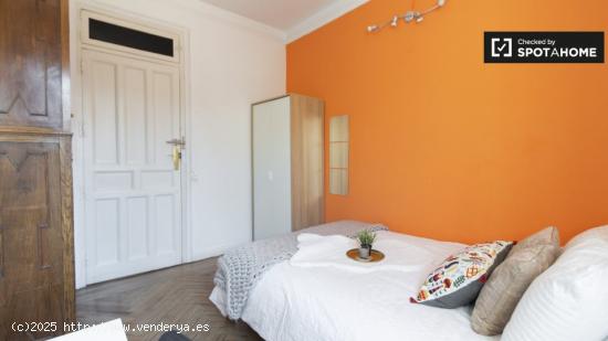 Habitación acogedora con armario independiente en un apartamento de 8 dormitorios, Sol - MADRID