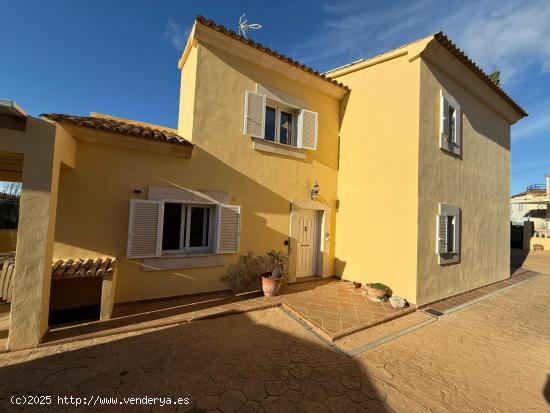 Chalet con piscina en Bahía Azul - BALEARES