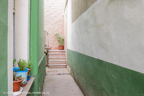 Disfruta de una vivienda  con terreno en una zona urbana. - ASTURIAS