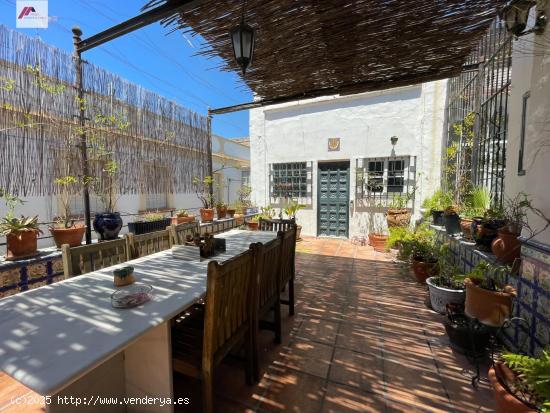 CASA PALACIO EN EL CENTRO - CADIZ