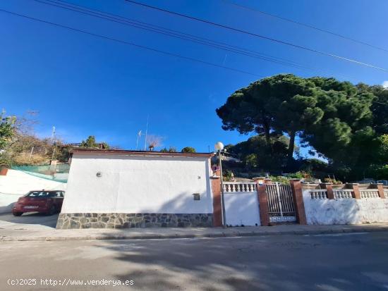 Terreno con piscina y edificación - BARCELONA