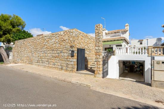 Fatastic Villa Four beds two baths - best location- South facing - Private pool - ALICANTE