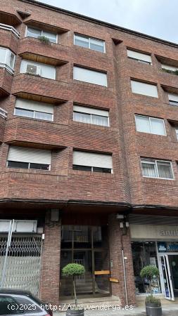  Vivienda a reformar en el centro de Ribadavia - ORENSE 