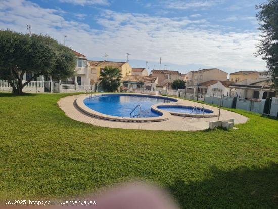 Bungalow de planta baja y alta en residencial - ALICANTE