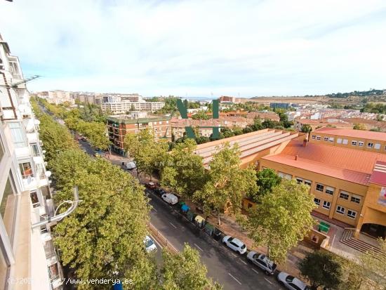 Bonito piso en Avenida  de Cervantes - CACERES