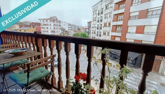 Vivienda y negocio en uno: Casa adosada reformada y restaurante listo para operar