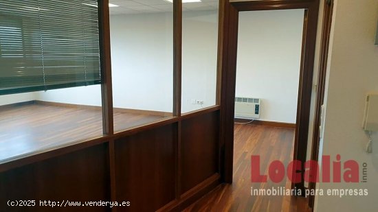 Amplia oficina profesional de 95m² en Santander