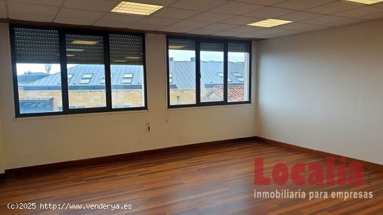 Amplia oficina de 95m² en Santander