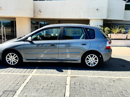  Honda Civic 1.6 de 2005 con 400.000 Km por 2.400 EUR. en Malaga 