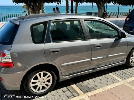 Honda Civic 1.6 de 2005 con 400.000 Km por 2.400 EUR. en Malaga