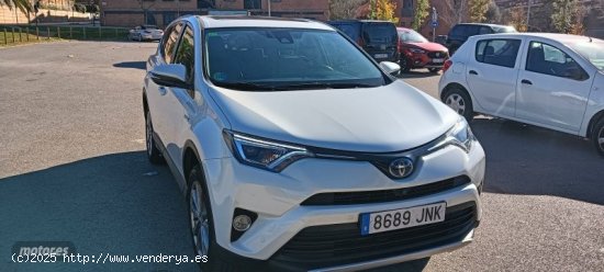 Toyota RAV 4 Luxury de 2016 con 100.300 Km por 21.000 EUR. en Barcelona