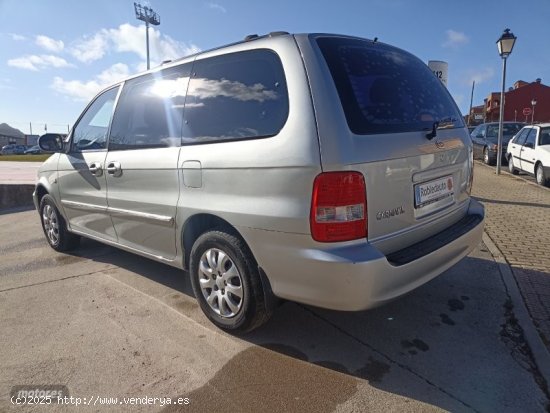 Kia Carnival 2..9 de 2004 con 135.383 Km por 3.950 EUR. en Madrid