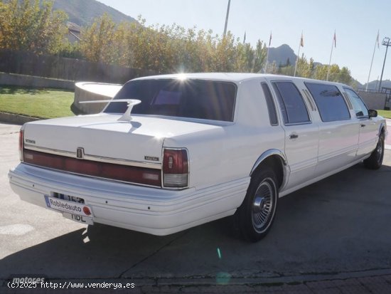 Lincoln Town car Limusina de 1992 con 23.474 Km por 12.000 EUR. en Madrid