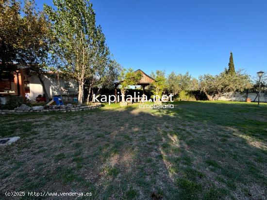 Chalet con 6 dormitorios y piscina a la venta en Muro de Alcoi - ALICANTE