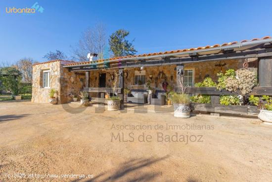 Precioso chalet con piscina en el Plantío - BADAJOZ