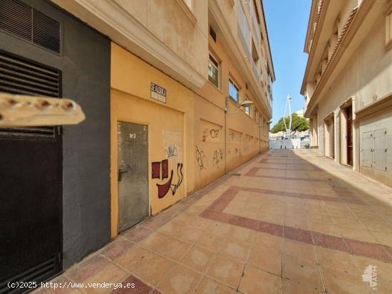 LOCAL COMERCIAL EN CAMPELLO - ALICANTE