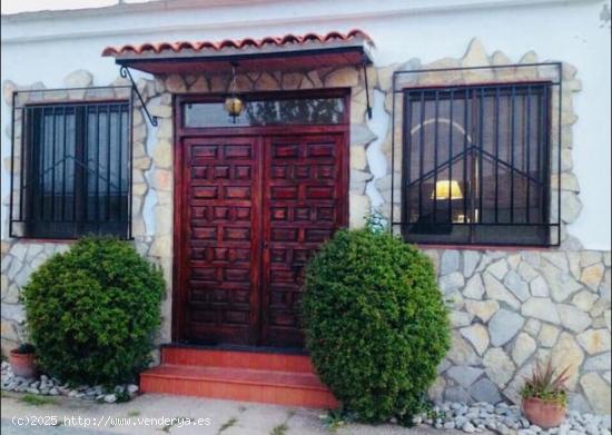 Chalet con terreno y piscina propia en Marchuquera - VALENCIA