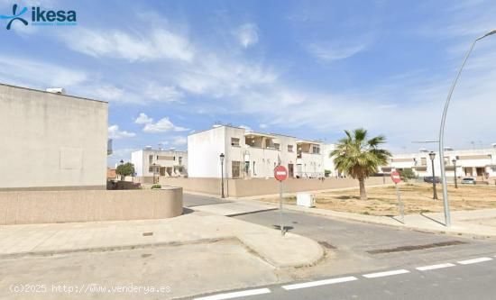 VENTA DE CASA ADOSADA EN LA PALMA DEL CONDADO. - HUELVA