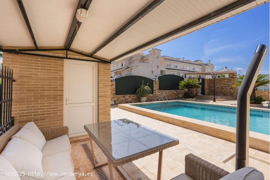 Villa en venta en Torrevieja (Alicante)