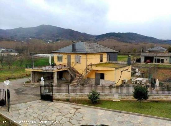  CASA CON TERRENO EN HORA (VILLAFRANCA DEL BIERZO) - LEON 