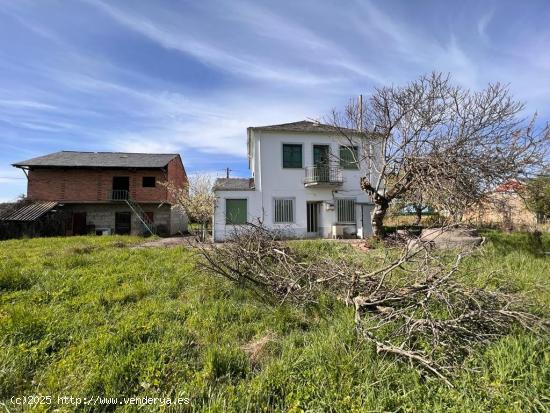 CASA CON 1400M2 DE TERRENO EN MAGAZ DE ABAJO - LEON