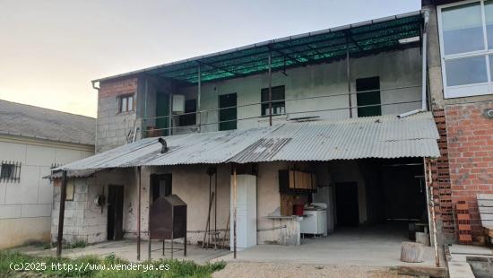 SE VENDE CASA CON TERRENO EN VILLANUEVA DE LA ABADIA - LEON