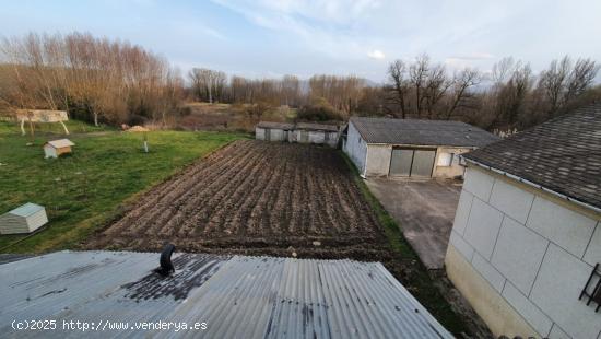 SE VENDE CASA CON TERRENO EN VILLANUEVA DE LA ABADIA - LEON