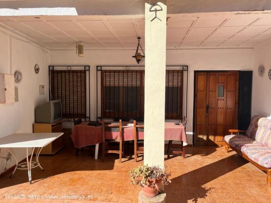 CHALET EN FUENTECICAS CON 6 HABITACIONES, 2 BAÑOS Y PISCINA - ALBACETE