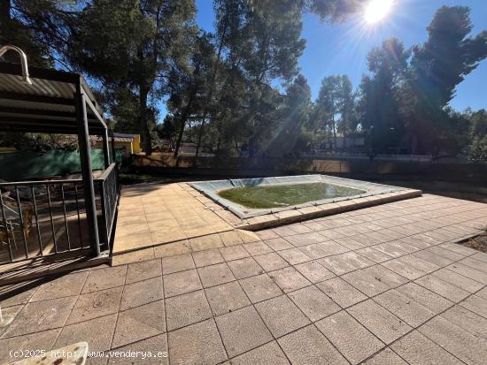 CHALET EN FUENTECICAS CON 6 HABITACIONES, 2 BAÑOS Y PISCINA - ALBACETE