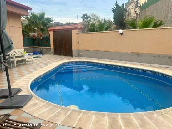  Chalet de 4 dormitorios con piscina privada en Todosol - MURCIA 