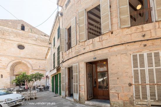 Impresionante casa en la plaza de Sineu - BALEARES