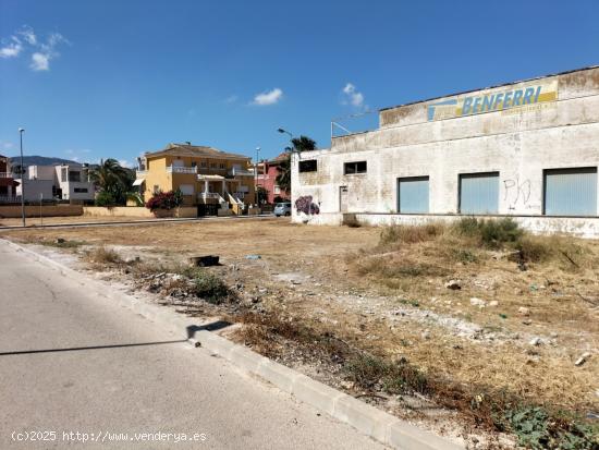 Terreno con nave - ALICANTE