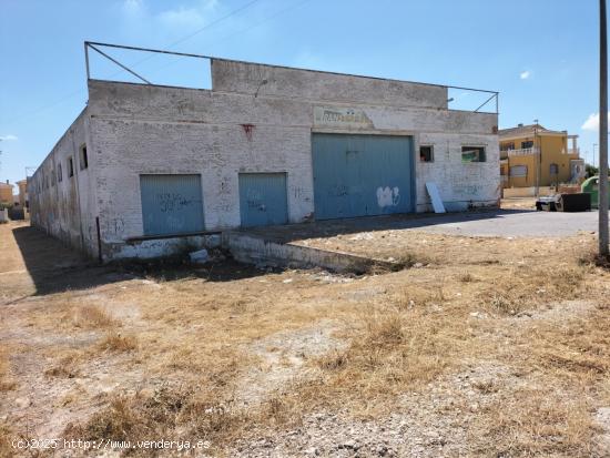 Terreno con nave - ALICANTE