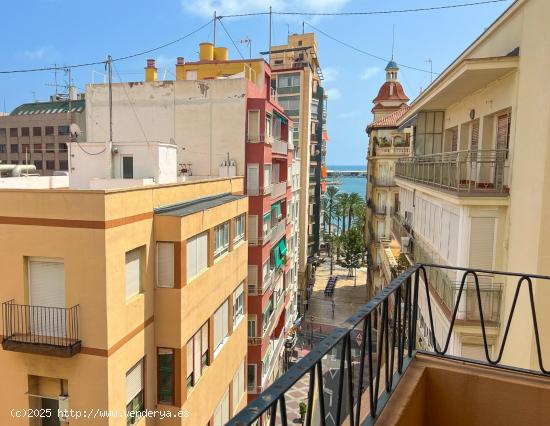 CENTRICO Y LUMINOSO CON VISTAS AL CASILLO Y AL MAR - ALICANTE