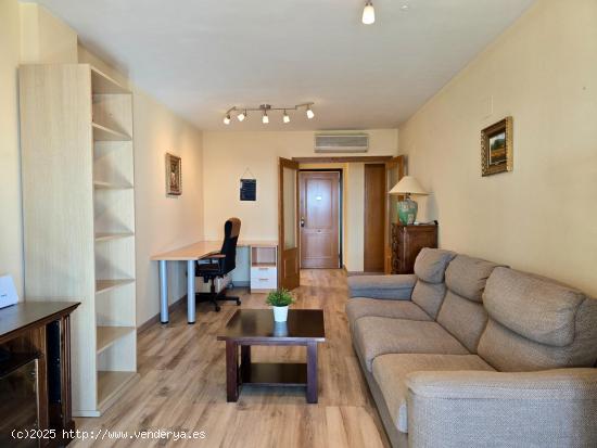 Vivienda de tres habitaciones y dos baños en el Residencial Valturia. - VALENCIA