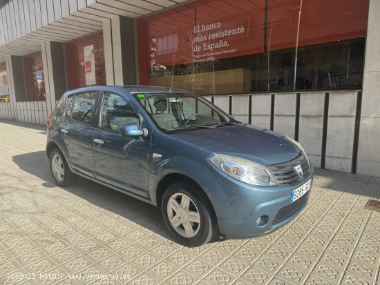 Dacia Sandero Base 1.2 16v 75cv - Barcelona