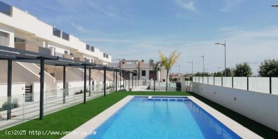  Bonito Residencial de Bungalows con piscina en Pilar de la Horadada - ALICANTE 