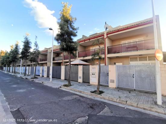 ¡ALQUILER EXCLUSIVO! CASA DÚPLEX EN ZONA RESIDENCIAL EN LA PLAYA DE MALVARROSA DE CORINTO, SAGUNTO