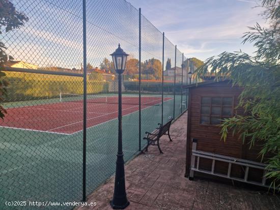  Parcela con pista de tenis - MADRID 