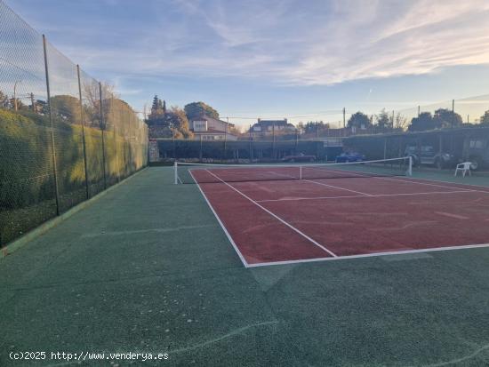 Parcela con pista de tenis - MADRID